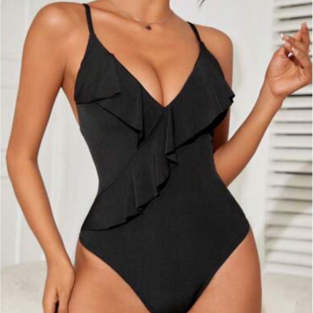 NEW!Black Cupshe Women’s Happy Ending one piece ruffled bathing suit swimsuit M